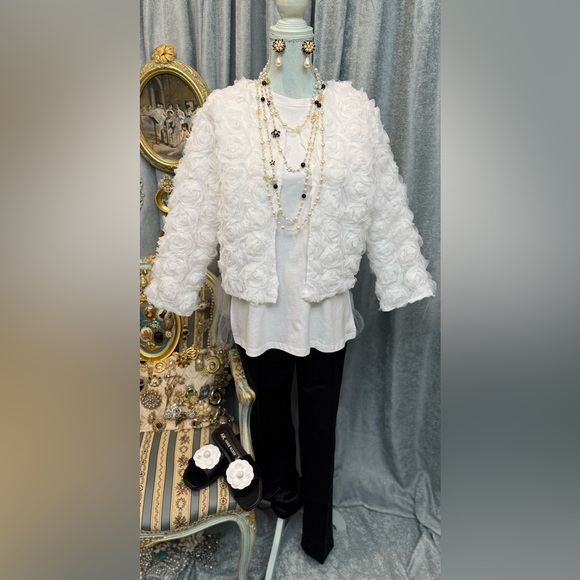 Super Trendy White Tulle Ruffle Top - Picture 4 of 5